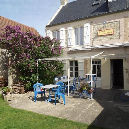 Chambres Et Tables D'Hotes A L'Auberge Touristique Meuvaines Exterior foto