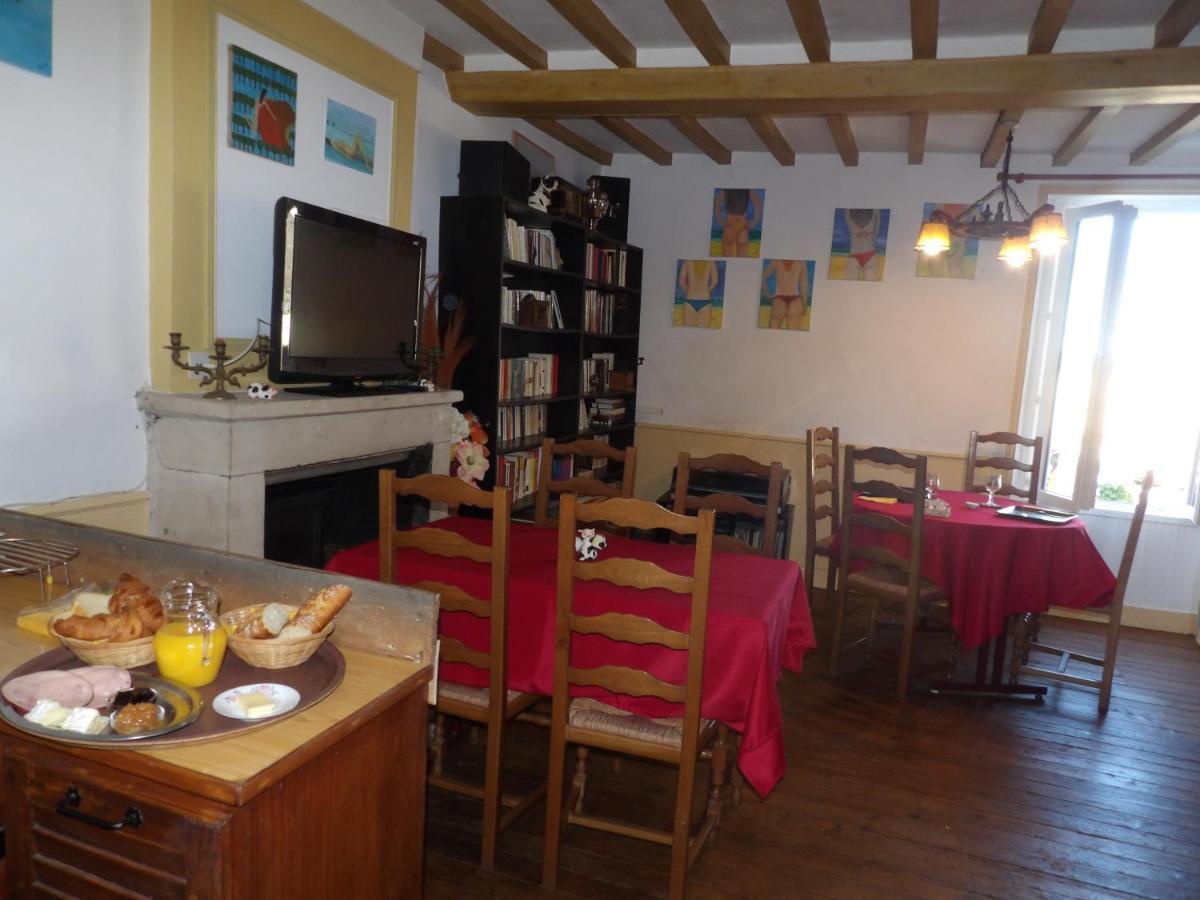 Chambres Et Tables D'Hotes A L'Auberge Touristique Meuvaines Exterior foto