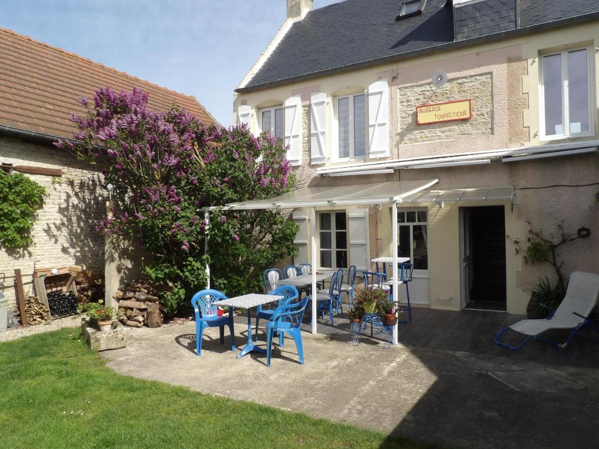 Chambres Et Tables D'Hotes A L'Auberge Touristique Meuvaines Exterior foto