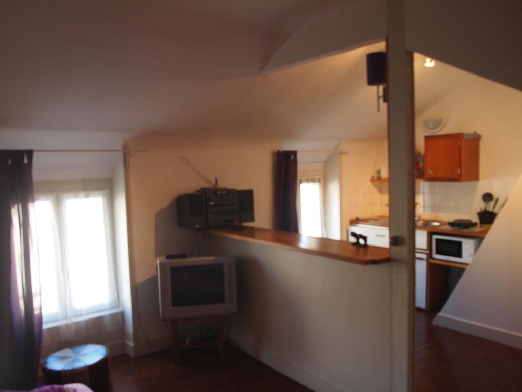 Chambres Et Tables D'Hotes A L'Auberge Touristique Meuvaines Exterior foto