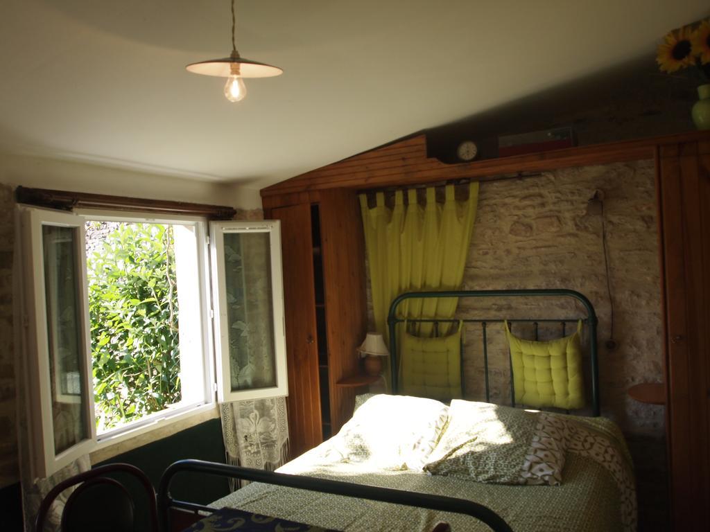 Chambres Et Tables D'Hotes A L'Auberge Touristique Meuvaines Exterior foto