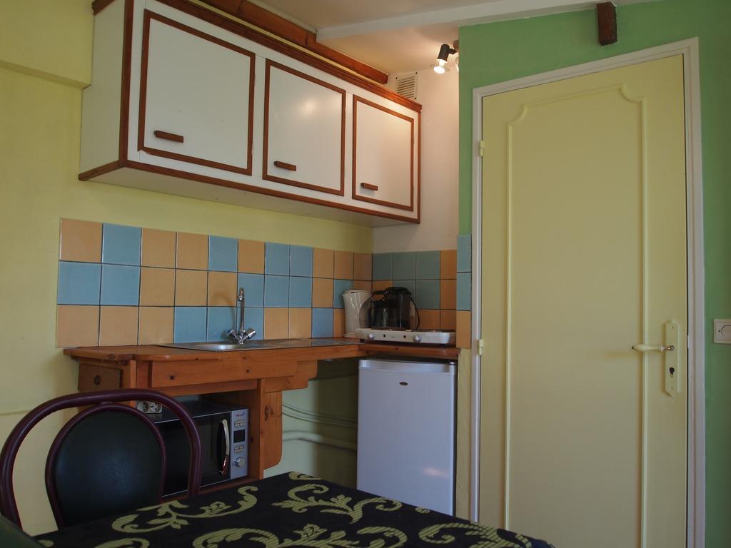 Chambres Et Tables D'Hotes A L'Auberge Touristique Meuvaines Exterior foto