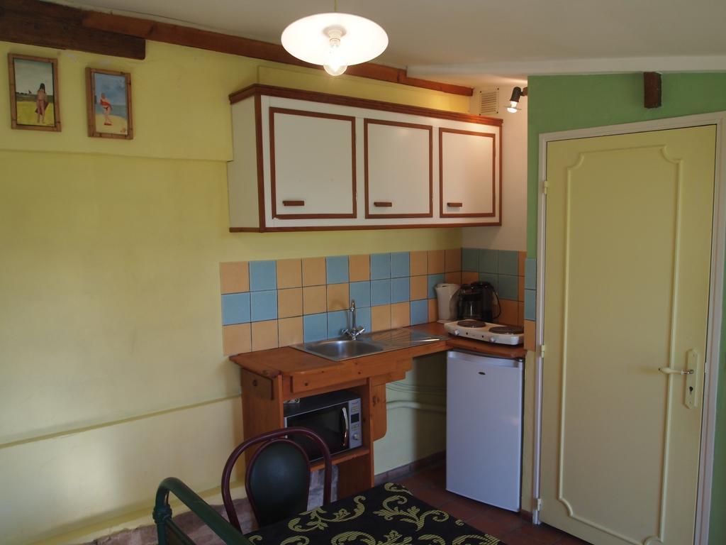 Chambres Et Tables D'Hotes A L'Auberge Touristique Meuvaines Exterior foto