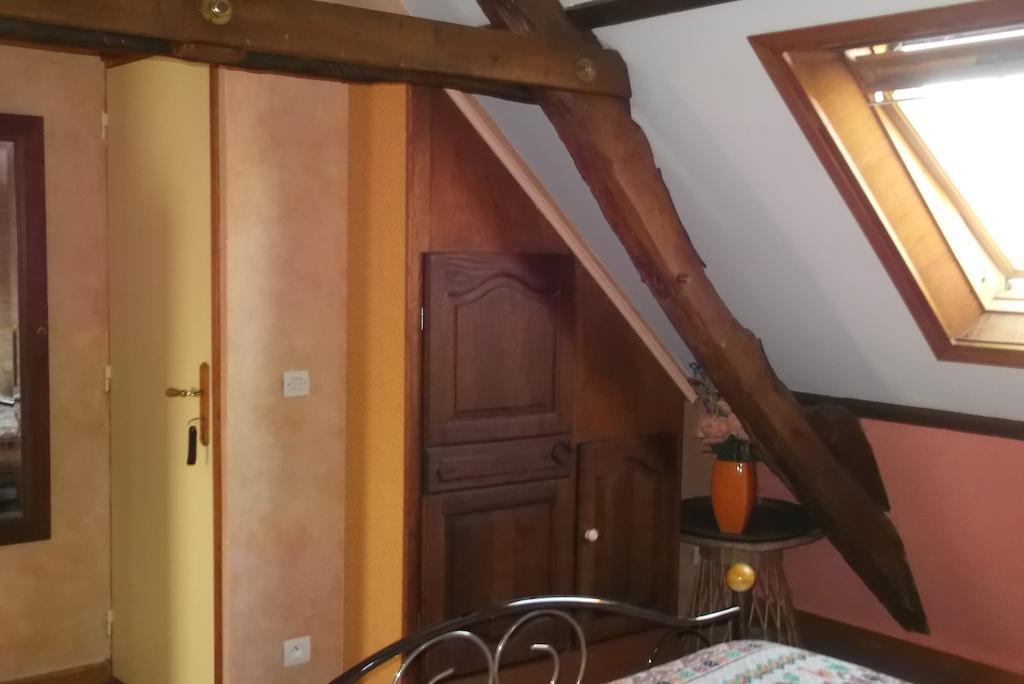 Chambres Et Tables D'Hotes A L'Auberge Touristique Meuvaines Habitación foto