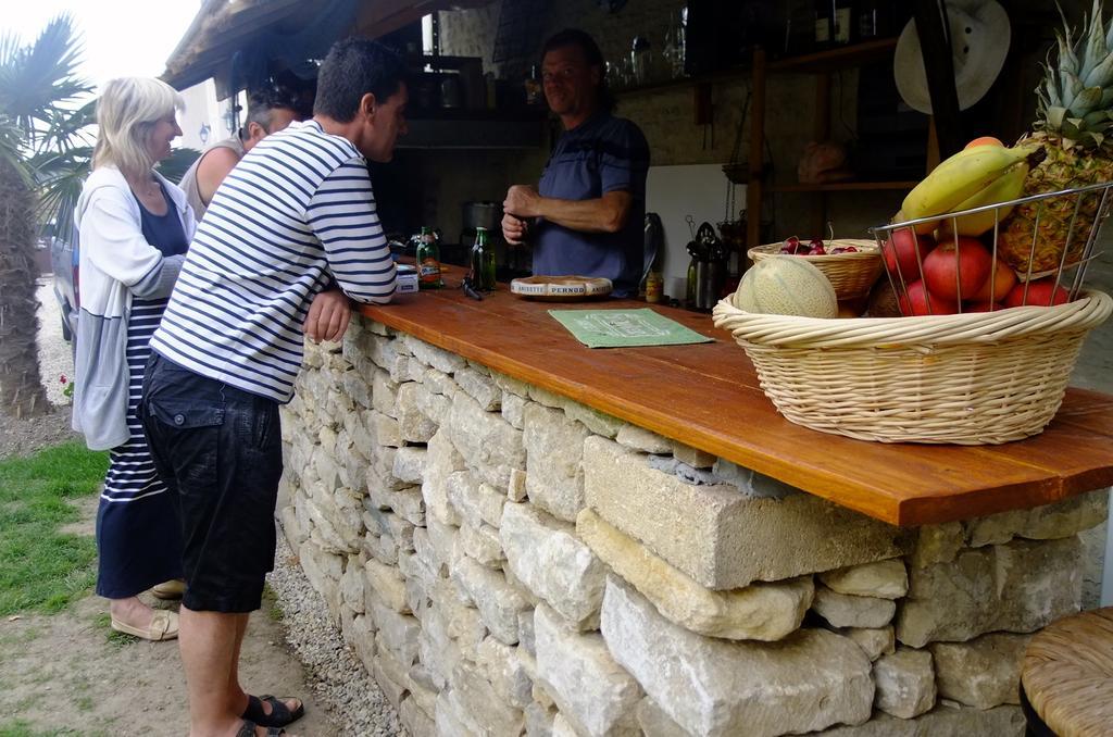 Chambres Et Tables D'Hotes A L'Auberge Touristique Meuvaines Exterior foto