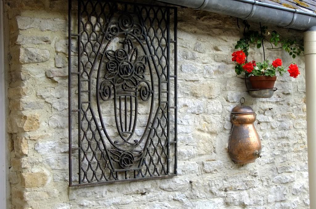 Chambres Et Tables D'Hotes A L'Auberge Touristique Meuvaines Exterior foto