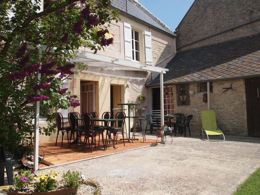Chambres Et Tables D'Hotes A L'Auberge Touristique Meuvaines Exterior foto