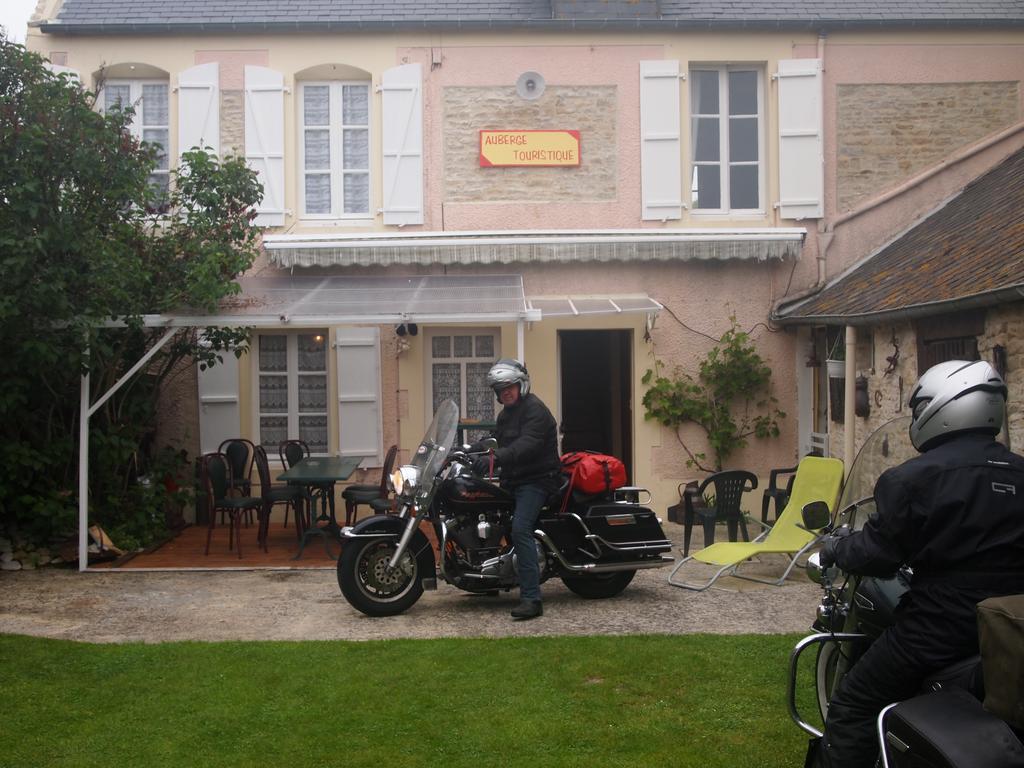 Chambres Et Tables D'Hotes A L'Auberge Touristique Meuvaines Exterior foto
