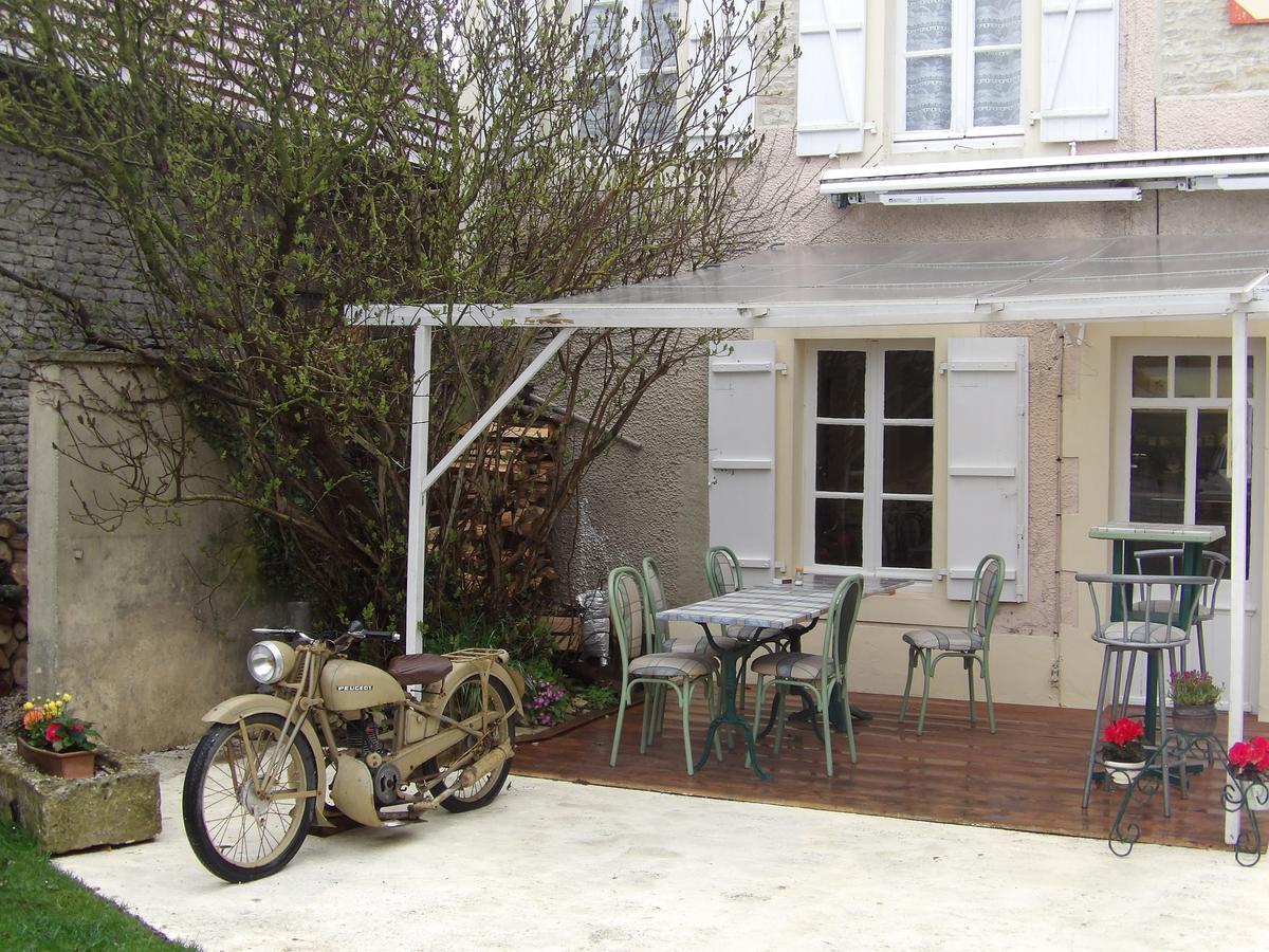Chambres Et Tables D'Hotes A L'Auberge Touristique Meuvaines Exterior foto