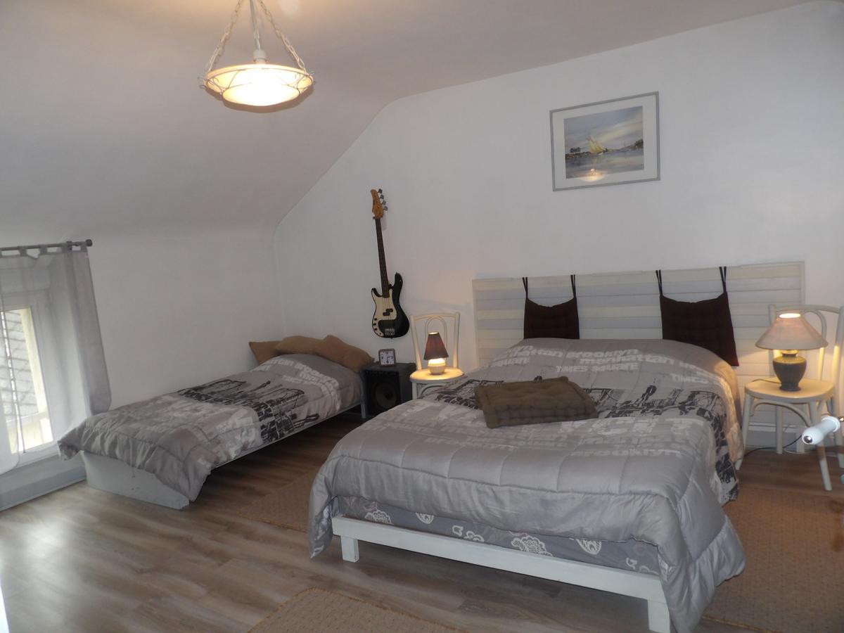 Chambres Et Tables D'Hotes A L'Auberge Touristique Meuvaines Exterior foto