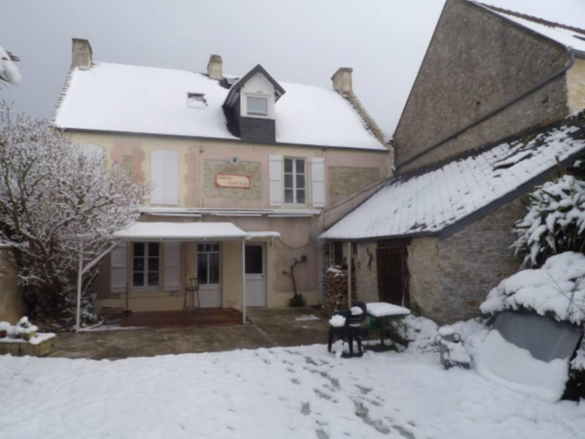 Chambres Et Tables D'Hotes A L'Auberge Touristique Meuvaines Exterior foto