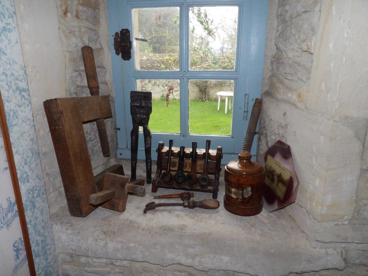 Chambres Et Tables D'Hotes A L'Auberge Touristique Meuvaines Exterior foto