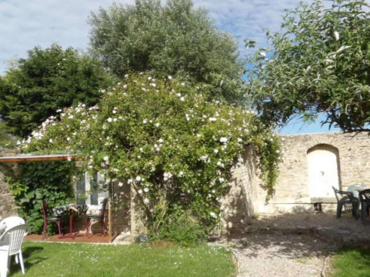 Chambres Et Tables D'Hotes A L'Auberge Touristique Meuvaines Exterior foto
